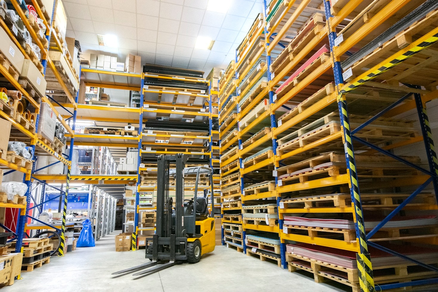 The Role of Technology in Advanced Warehousing Solutions